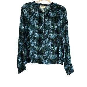 Cloth & Stone blue floral button up lg sleeve blouse w keyhole neckline. Size‎ M